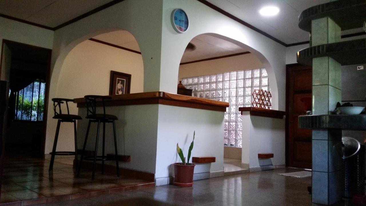 לינה וארוחת בוקר Puerto Jiménez Embassy House מראה חיצוני תמונה