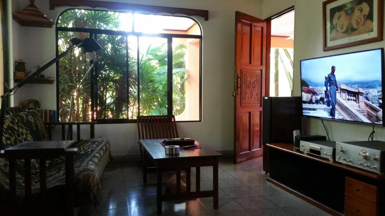 לינה וארוחת בוקר Puerto Jiménez Embassy House מראה חיצוני תמונה